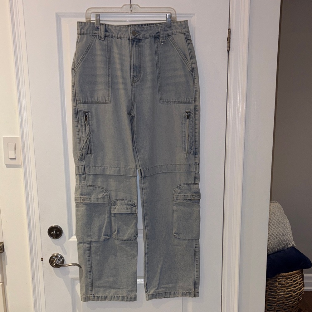 Gray Cargo Women Jeans SIZE 11 new, never worn.